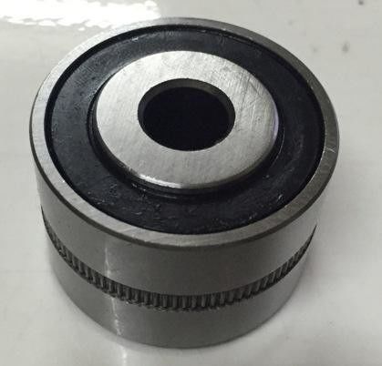 Pulle de tension à roulement à décharge d'embrayage à rangée unique pour produits séparés
